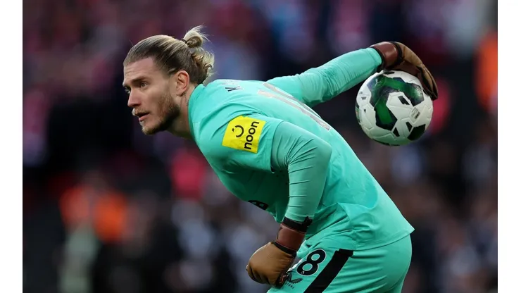 Loris Karius fue titular en la derrota del Newcastle frente al Manchester United por la final de la Carabao Cup.