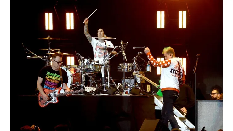 El baterista Travis Baker tiene a los fans con el corazón en la mano.