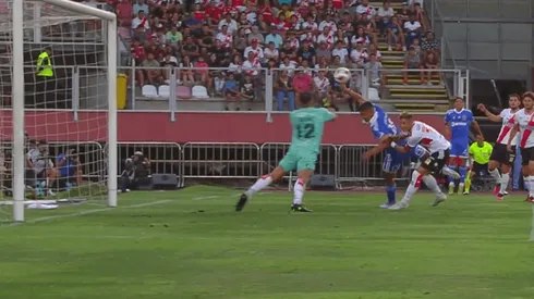 Nicolás Guerra tocó la pelota con la mano y dejó sin validez una jugada que terminó en gol para la U. de Chile.
