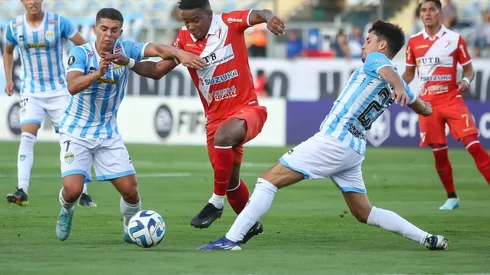 Franz Arancibia y Raúl Toro festejan triunfo de Magallanes en Copa Libertadores.