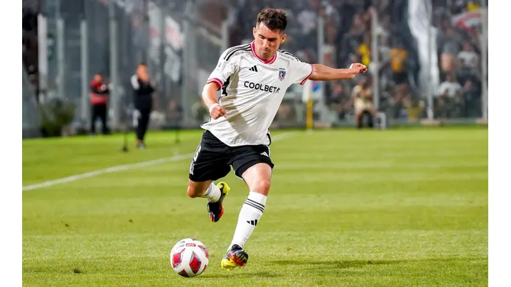 César Fuentes ya se prueba como lateral derecho en Colo Colo