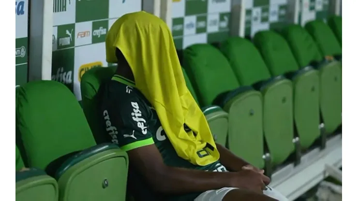 Endrick no aguantó la frustración y lloró en la banca del Palmeiras