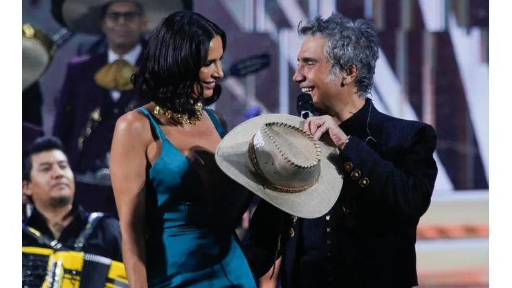 Rubia Soares y Alejandro Fernández durante la tercera noche del Festival de Viña 2023.