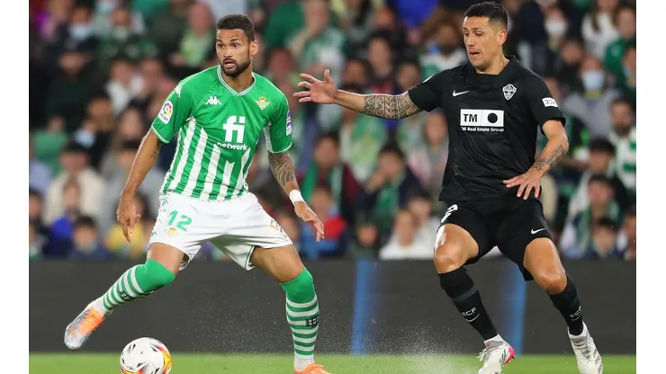 El Elche de Enzo Roco vive momentos complejos en La Liga.
