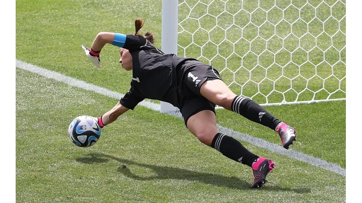 Tiane Endler pone en duda su continuidad en la Roja