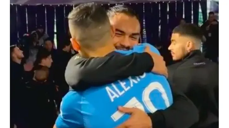 Suazo y Sánchez se abrazaron antes de ser rivales por primera vez