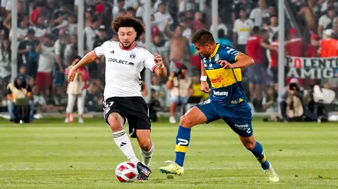 Maxi Falcón se fue expulsado en el duelo entre Colo Colo y Everton.
