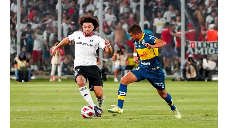 Maxi Falcón se fue expulsado en el duelo entre Colo Colo y Everton.