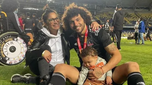 Florencia, esposa del Peluca, lo defendió tras su roja ante Everton