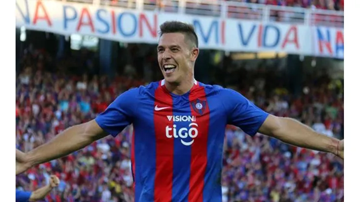 Diego Churín con la camiseta de Cerro Porteño
