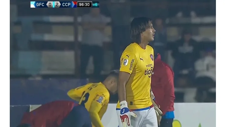 Marcelo Moreno Martins terminó como arquero en la victoria de Cerro Porteño en la primera división paraguaya.