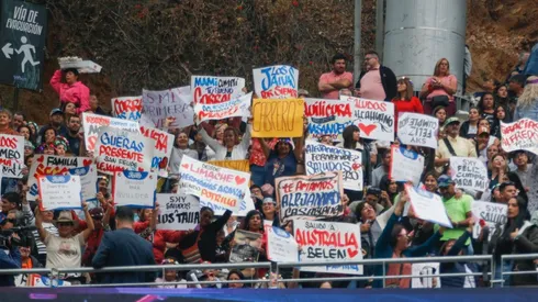 Los carteles aparecen en masa durante la tercera noche del Festival de Viña del Mar.