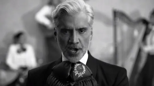 Alejandro Fernández en el clip Que se sepa nuestro amor.