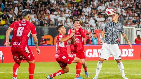 Carlos Palacios en acción ante Ñublense. Fue expulsado tras terminar aquel partido.
