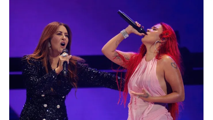 Karol G vivió un emotivo momento con Myriam Hernández.