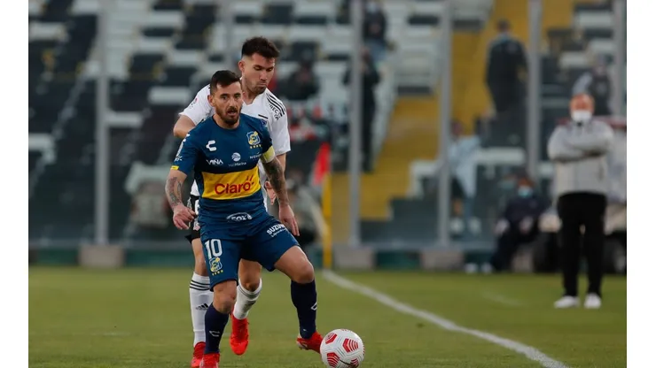 César Fuentes marca a Juan Cuevas en el estadio Monumental. ¿Se volverán a encontrar?