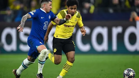 Karim Adeyemi mostró una conducción rapidísima que dejó en muy mal pie a Enzo Fernández.