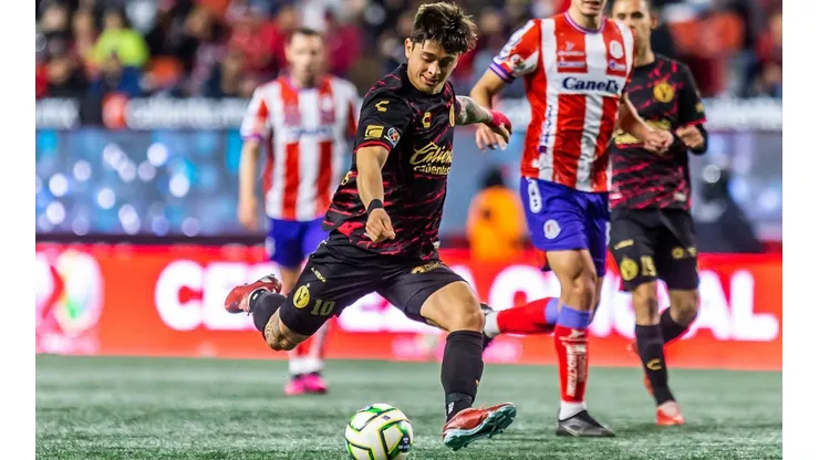 Montecinos fue titular este miércoles, pero salió lesionado
