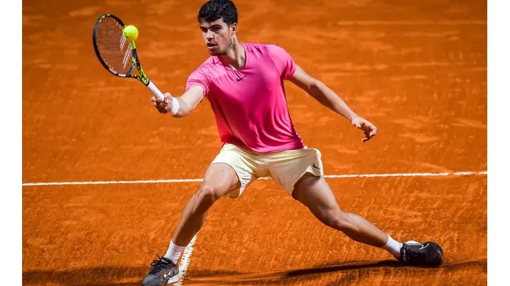 Alcaraz tuvo una esforzada victoria en su estreno en el Abierto de Argentina.