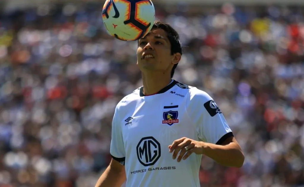 Matías Fernández se despidió de Claudio Bravo.