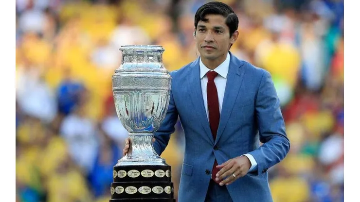 Matías Fernández se convirtió en el décimo chileno campeón de América que colgó los botines.