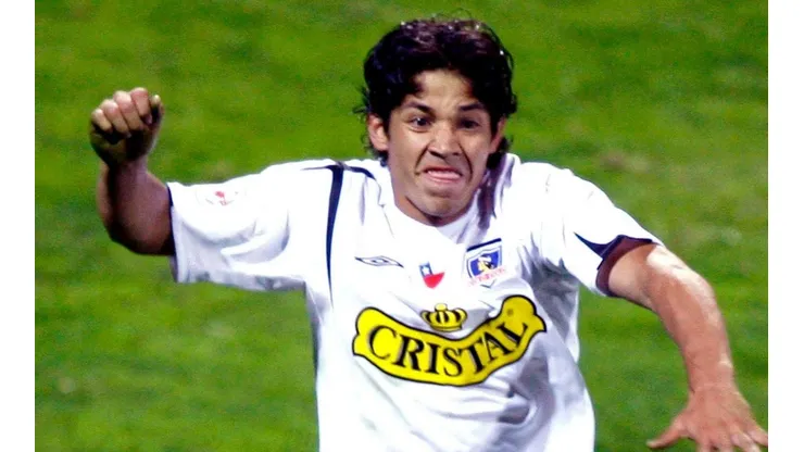 Mati Fernández celebra uno de sus goles por Colo Colo