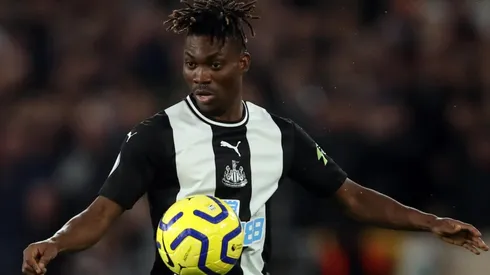 Christian Atsu con la camiseta del Newcastle