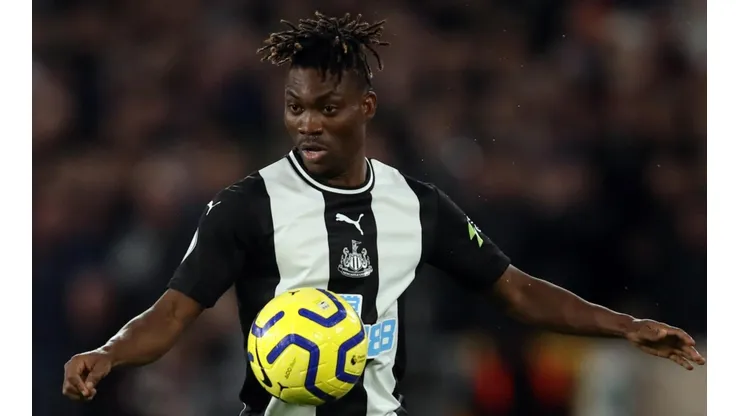 Christian Atsu con la camiseta del Newcastle