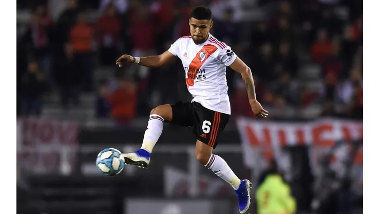 Paulo Díaz entrena a la par de sus compañeros en River Plate