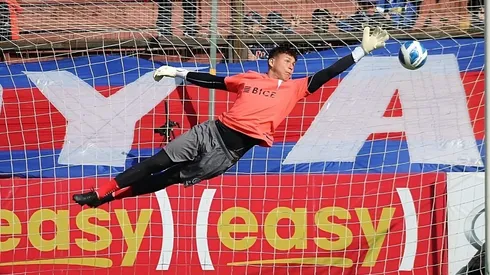 Ballesteros firma en Colo Colo tras quedar libre en Universidad Católica.