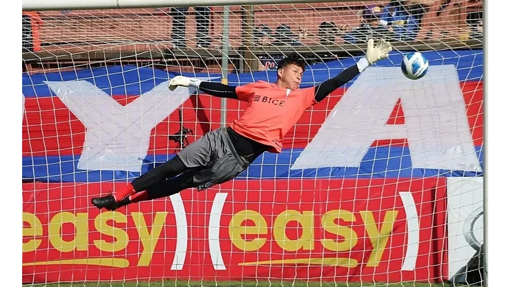 Ballesteros firma en Colo Colo tras quedar libre en Universidad Católica.