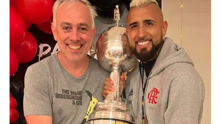 Fernando Felicevich junto a Arturo Vidal, uno de sus representados más importantes.