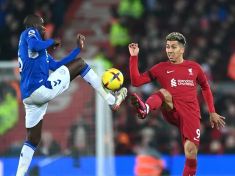 Liverpool vence en el clásico al Everton que se complica abajo