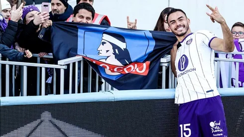 El lateral formado en Colo Colo se encontró con un hincha del Cacique en el Municipal de Toulouse.