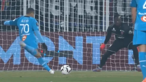 Alexis Sánchez anotó otra vez de penal en menos de una semana