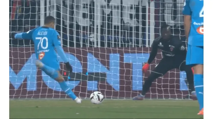 Alexis Sánchez anotó otra vez de penal en menos de una semana
