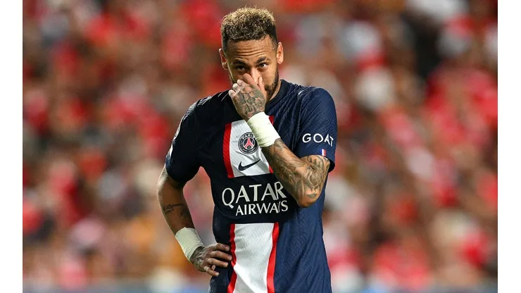Neymar tiene problemas con sus vecinos por sus ruidosas fiestas.