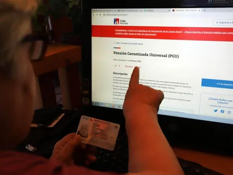 ¿Desde qué edad reciben la PGU las mujeres y hombres?