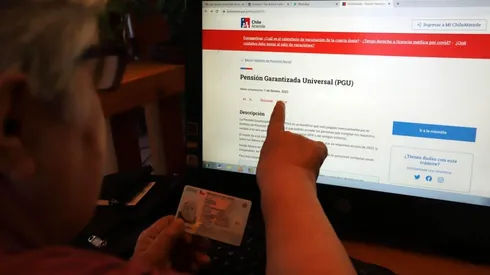 ¿Desde qué edad reciben la PGU las mujeres y hombres?