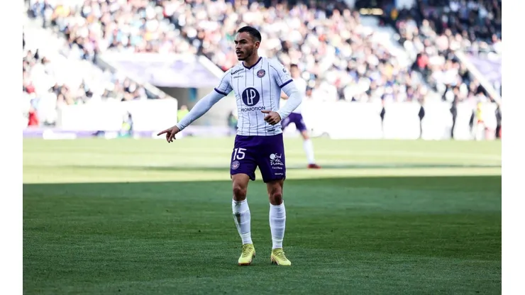 El lateral chileno fue titular nuevamente en el conjunto francés.