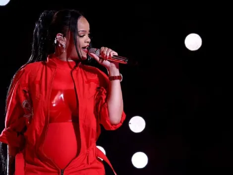 Rihanna regresa a los escenarios con triunfal show en el Super Bowl