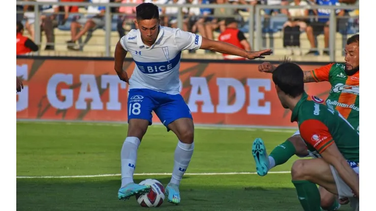 Aravena marcó un gran gol para la UC con un zurdazo