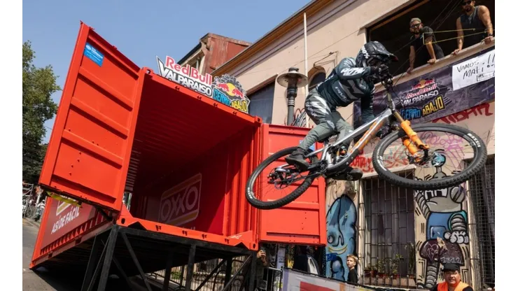 El checo Tomás Slavik fue el más veloz en los 2,4 kilómetros de recorrido que tiene el Red Bull Valparaíso Cerro Abajo.