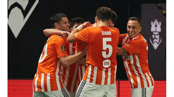 Fabián Orellana "renovó" por un partido más en el XBUYER TEAM.