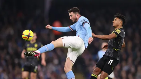 Manchester City quedó a una victoria del líder Arsenal