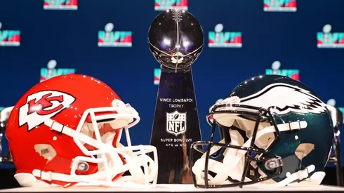 El trofeo del Super Bowl espera un nuevo campeón.