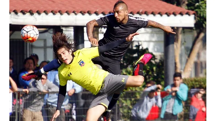 Arturo Vidal ha visitado repetidamente a Colo Colo después de su partida al fútbol europeo en 2007