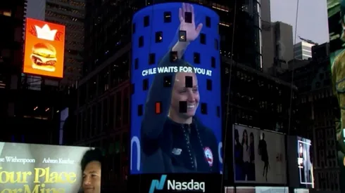 La nadadora chilena Kristel Köbrich apareció en el video promocional que se exhibió en la Gran Manzana.