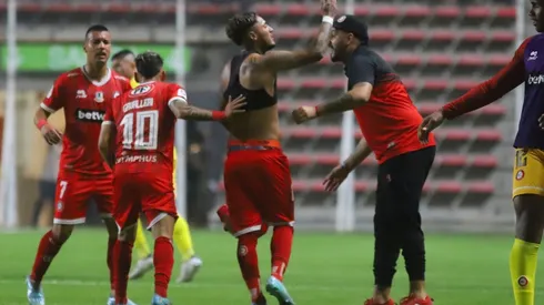 Juan Carlos Gaete hizo un golazo y lo festejó con mucha efusividad.