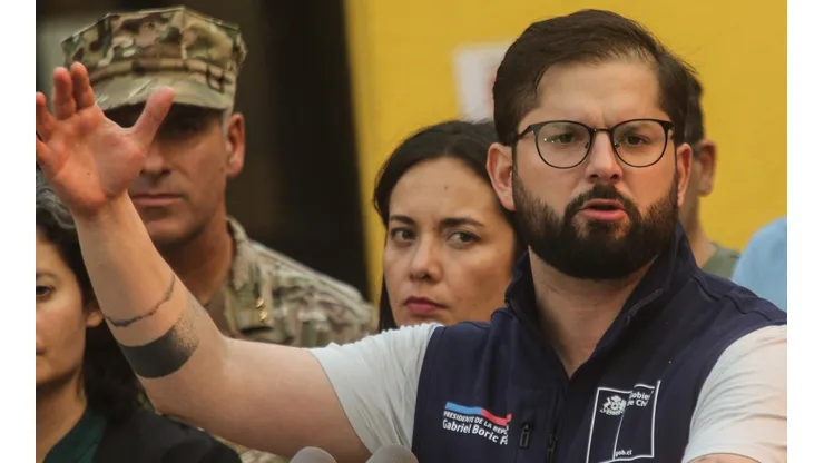 Presidente Boric anuncia toque de queda